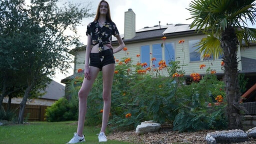 Maci Currin Biography Tallest Woman Disease Social Life